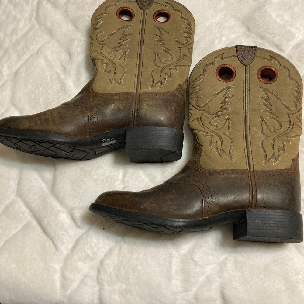 Ariat youth cowboy boots